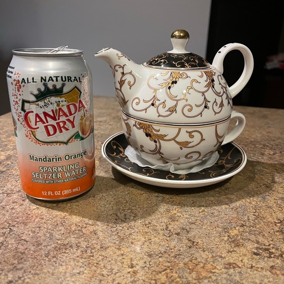 Vintage Porcelain Teapot/cup Set - Picture 4 of 6